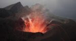 Volcán de la isla Suwanosejima de Japón hace erupción; así grabaron el momento