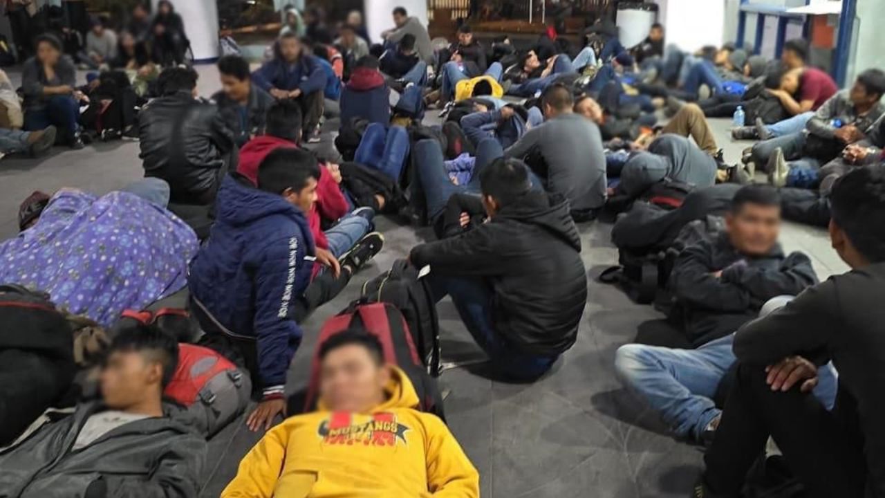 Tras 2 operativos en Veracruz, rescatan a 156 migrantes de vehículos de carga Tras 2 operativos en Veracruz, rescatan a 156 migrantes de vehículos de carga