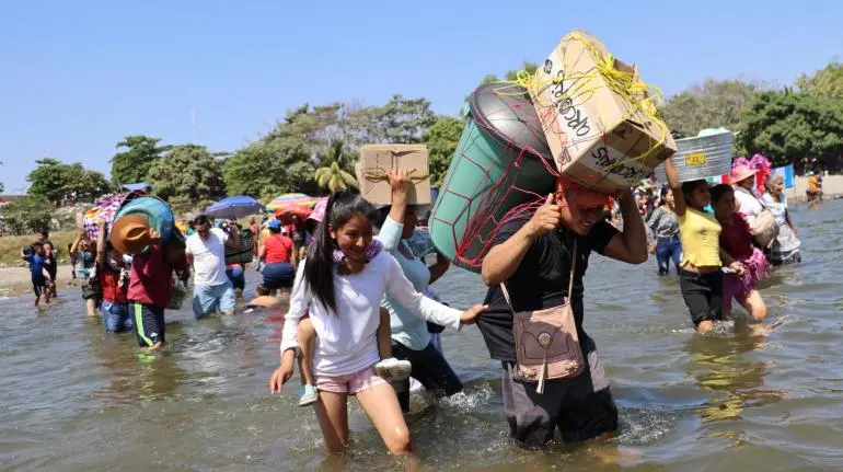 Más de 20 mil guatemaltecos cruzan a México para la fiesta indígena de la Cuaresma Más de 20 mil guatemaltecos cruzan a México para la fiesta indígena de la Cuaresma