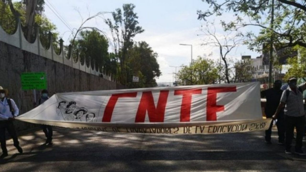 CNTE inicia paro de labores en Michoacan y Oaxaca CNTE inicia paro de labores en Michoacan y Oaxaca