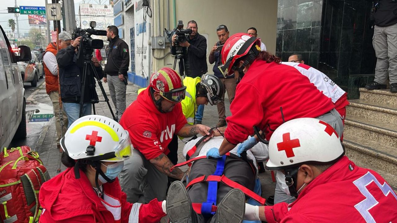 Colapso de elevador en funeraria de Monterrey deja tres heridos Colapso de elevador en funeraria de Monterrey deja tres heridos