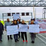 Ex trabajadores ferrocarrileros cierran fronteras del Tren Maya, Transístmico y el Zócalo capitalino