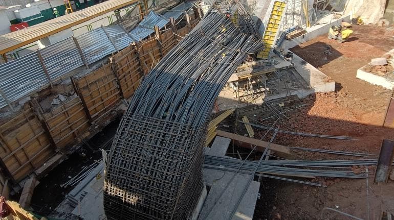 Estructura colapsa en obras del paradero del Metro Santa Martha Estructura colapsa en obras del paradero del Metro Santa Martha