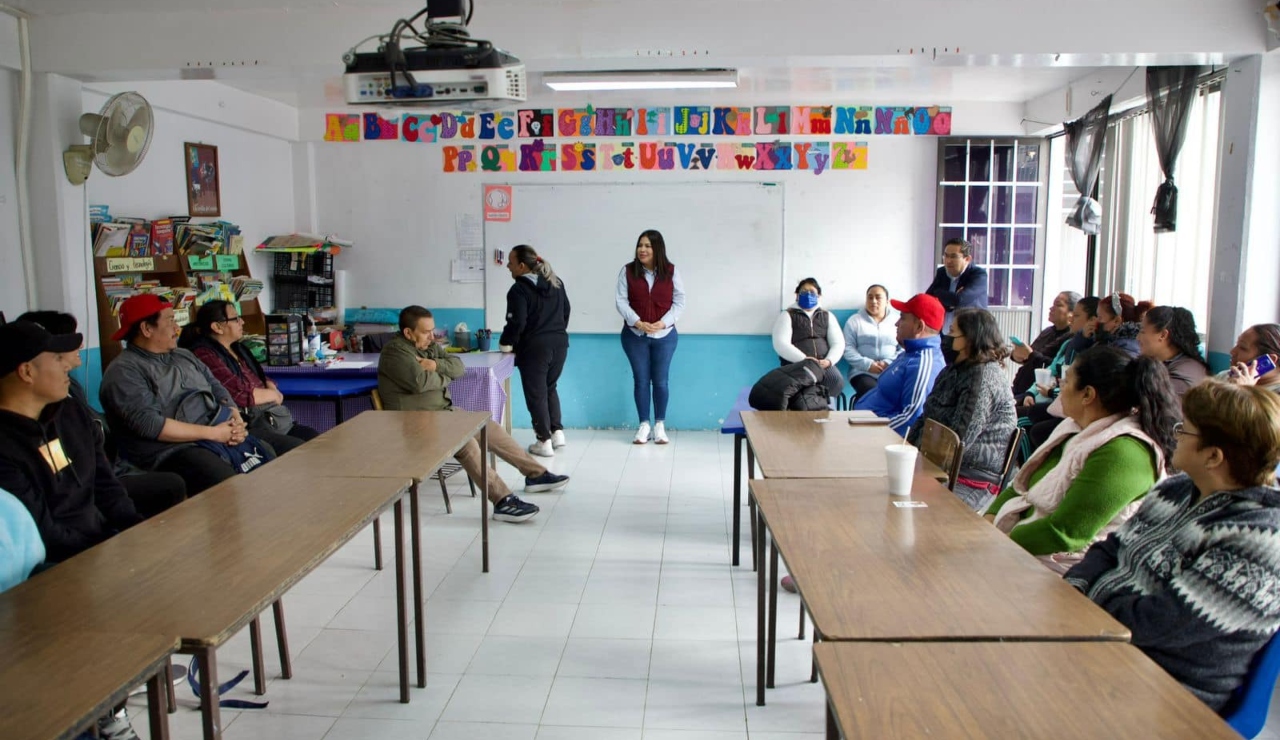 Diputada Lourdes Paz dignifica planteles educativos de Iztacalco con “Manita de Gato” Diputada Lourdes Paz dignifica planteles educativos de Iztacalco con “Manita de Gato”