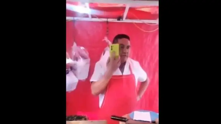 Quitan puesto de taquero por amenazar a personas en la Roma Sur Quitan puesto de taquero por amenazar a personas en la Roma Sur
