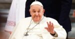 Reaparece el papa en misa sabatina; lo ven “frágil”