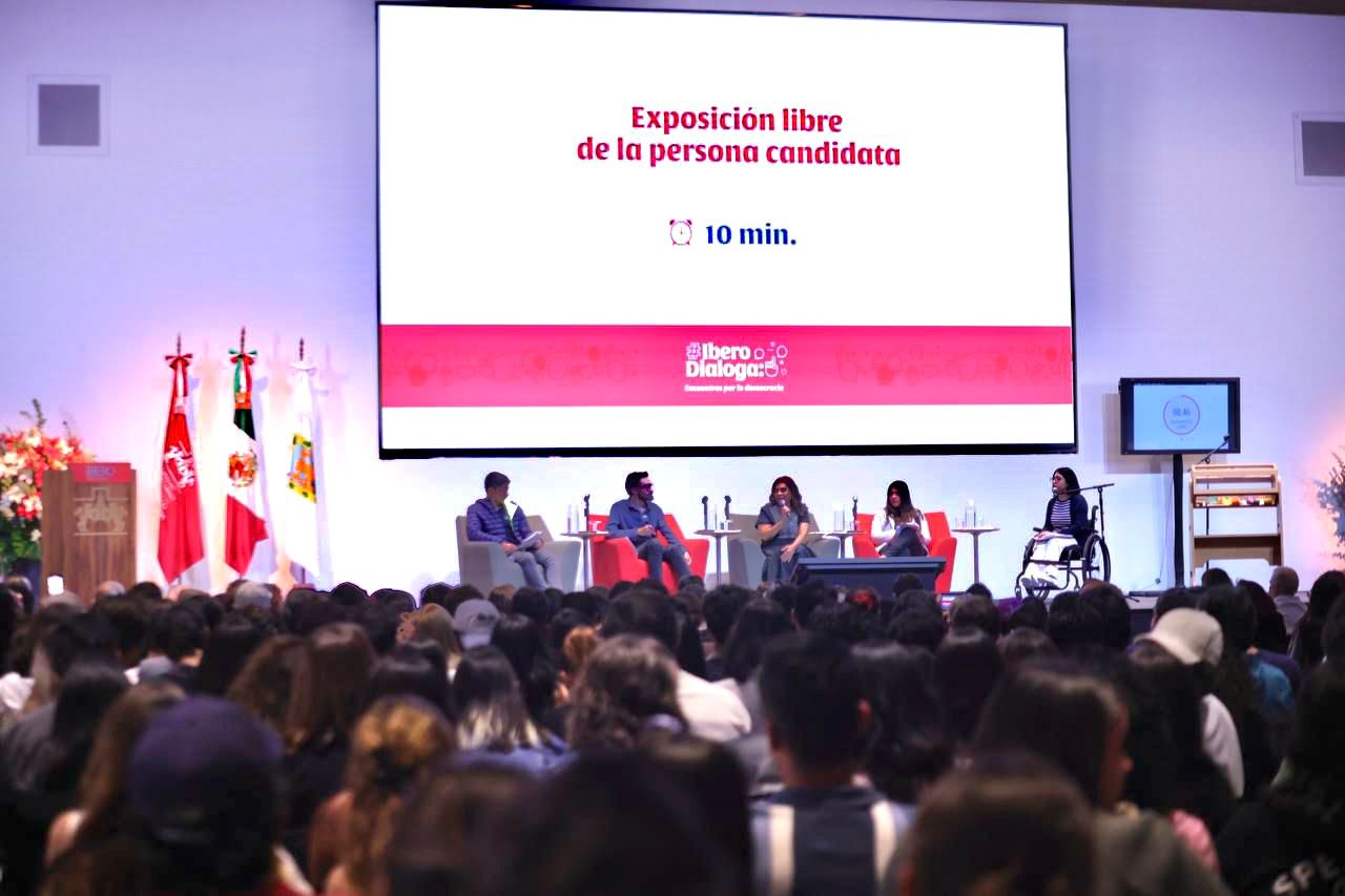 Brugada dialoga con universitarios de la Ibero Brugada dialoga con universitarios de la Ibero