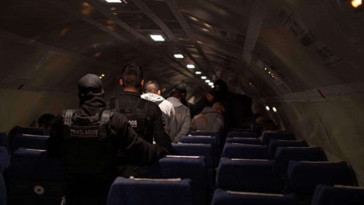 Trasladan a 209 reos de alta peligrosidad de Chihuahua a penales federales