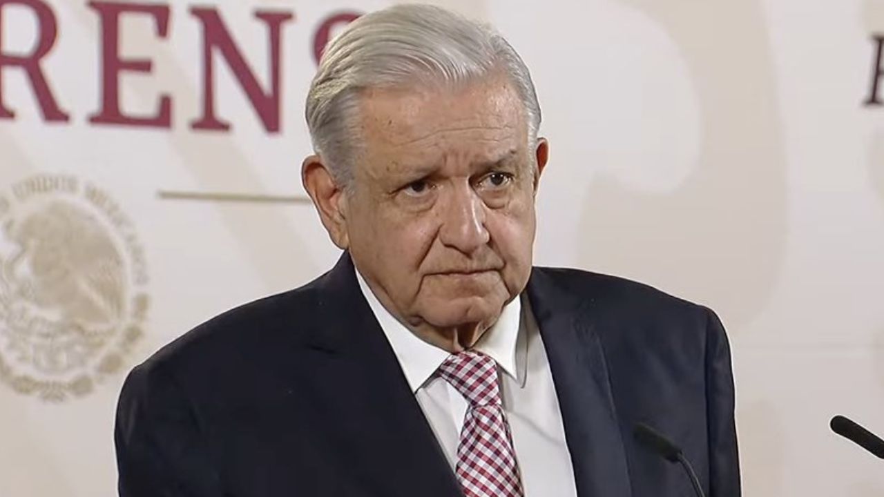 AMLO pide “autolimitarse” y no tocar temas electorales en la “mañanera” AMLO pide “autolimitarse” y no tocar temas electorales en la “mañanera”