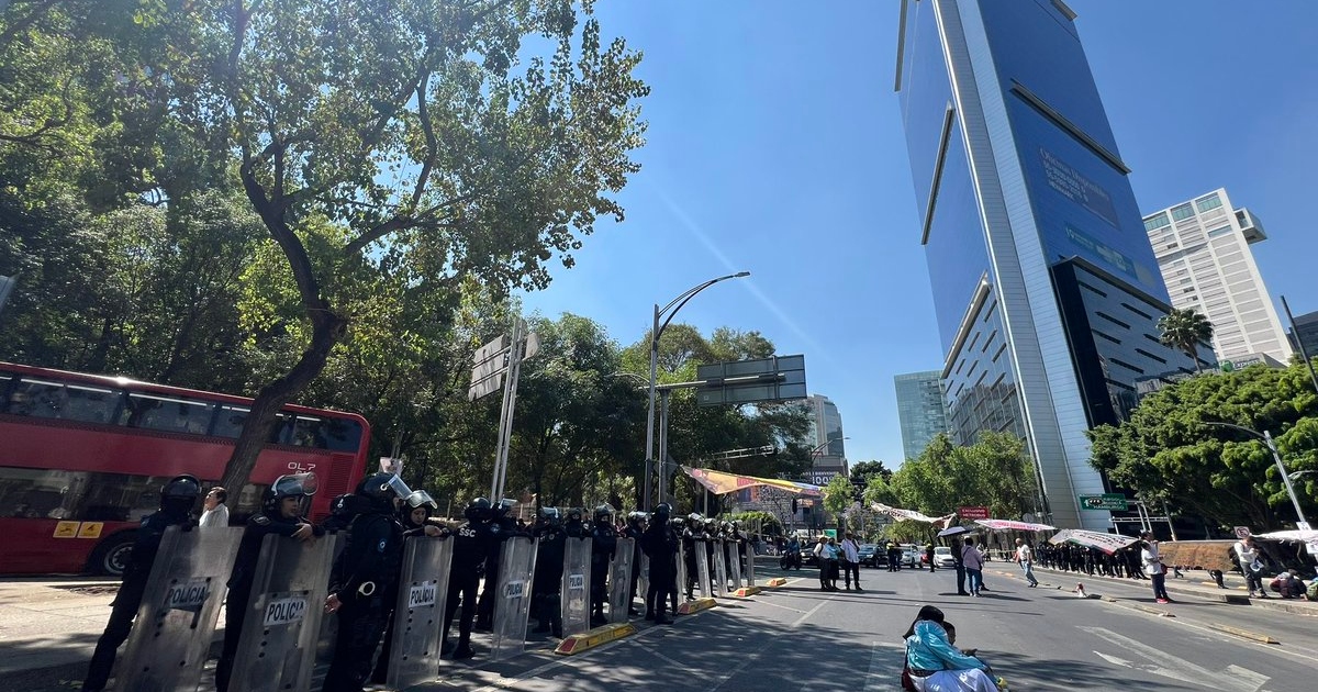 Provoca caos el bloqueo en Insurgentes y Reforma; hay un lesionado Provoca caos el bloqueo en Insurgentes y Reforma; hay un lesionado