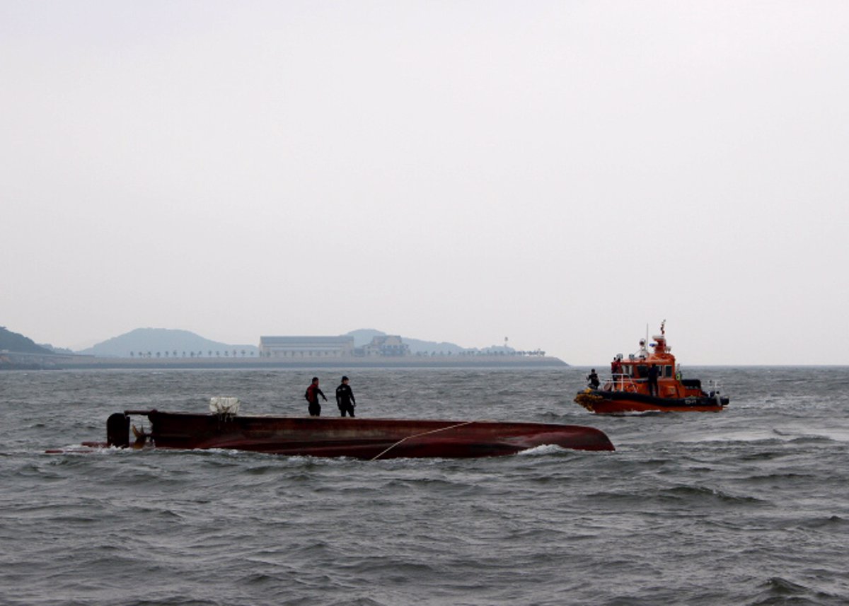 Naufragio de barco surcoreano frente a costas de Japón deja 8 muertos Naufragio de barco surcoreano frente a costas de Japón deja 8 muertos