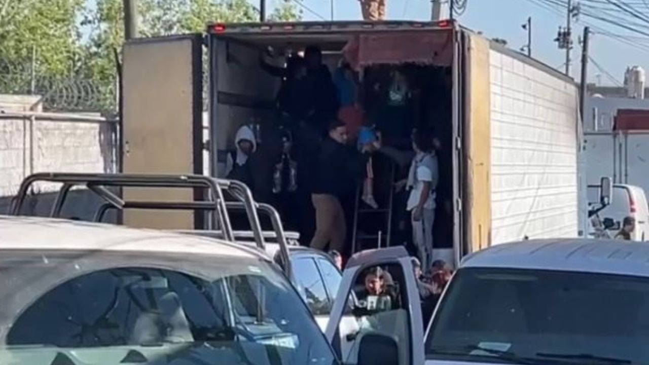 Rescatan a unos 200 migrantes de un tráiler en Coahuila