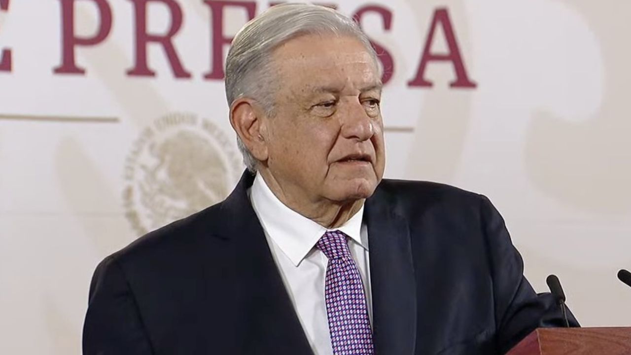 AMLO denuncia campaña sucia de Afores contra reforma de pensiones