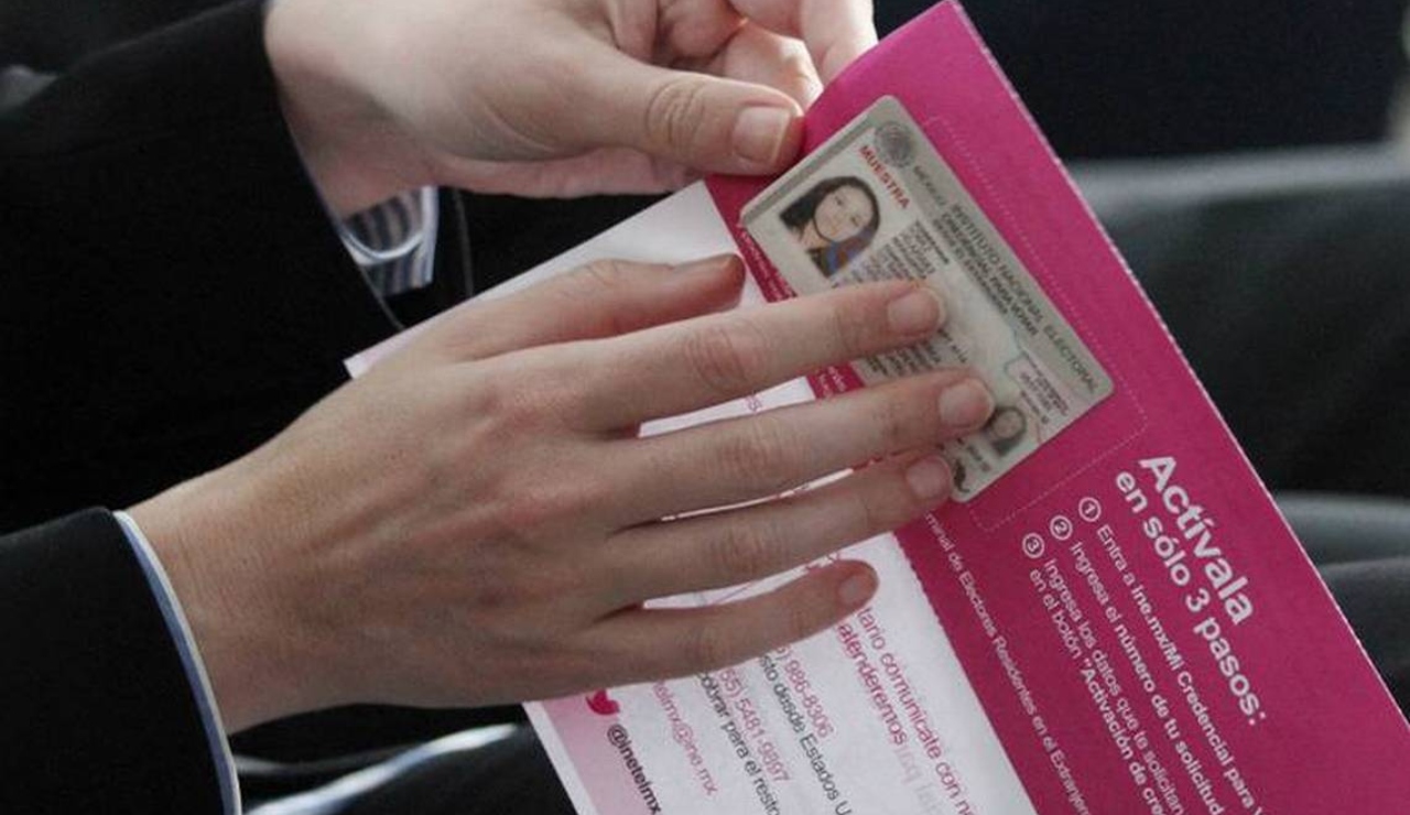 Más de 20 mil mexicanos en el extranjero podrán votar pese a exclusión del INE Más de 20 mil mexicanos en el extranjero podrán votar pese a exclusión del INE
