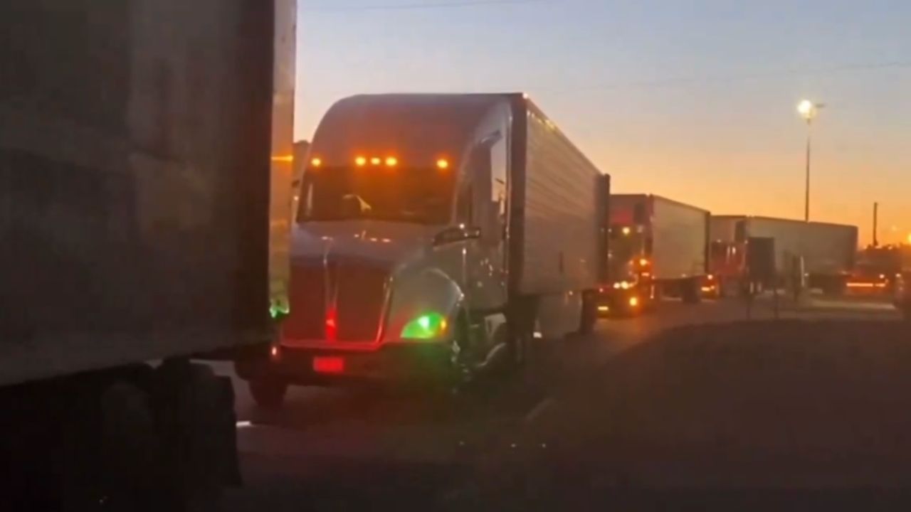 Texas reanuda inspecciones en frontera con Ciudad Juárez