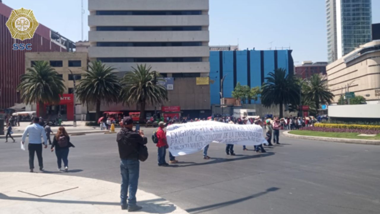 Manifestantes mantienen bloqueo en Paseo de la Reforma Manifestantes mantienen bloqueo en Paseo de la Reforma