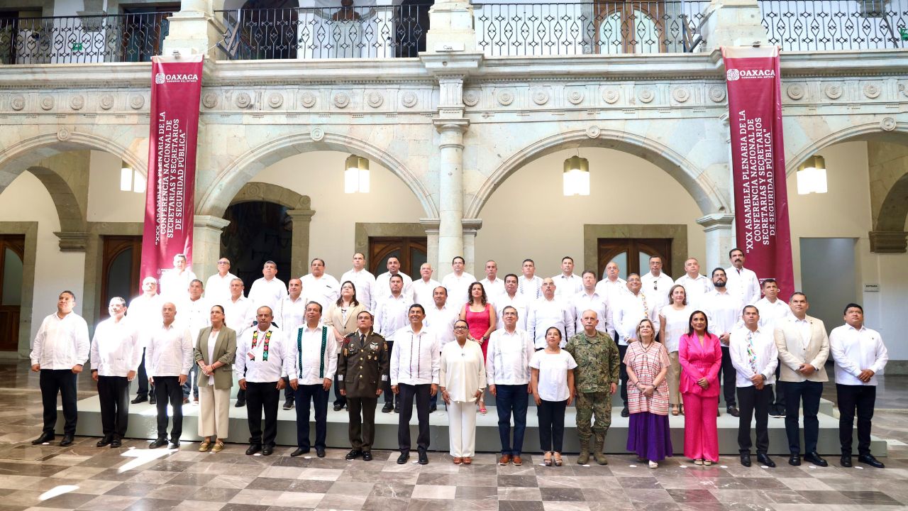 Rosa Icela encabeza asamblea de seguridad en Oaxaca con gobernador Salomón Jara Rosa Icela encabeza asamblea de seguridad en Oaxaca con gobernador Salomón Jara