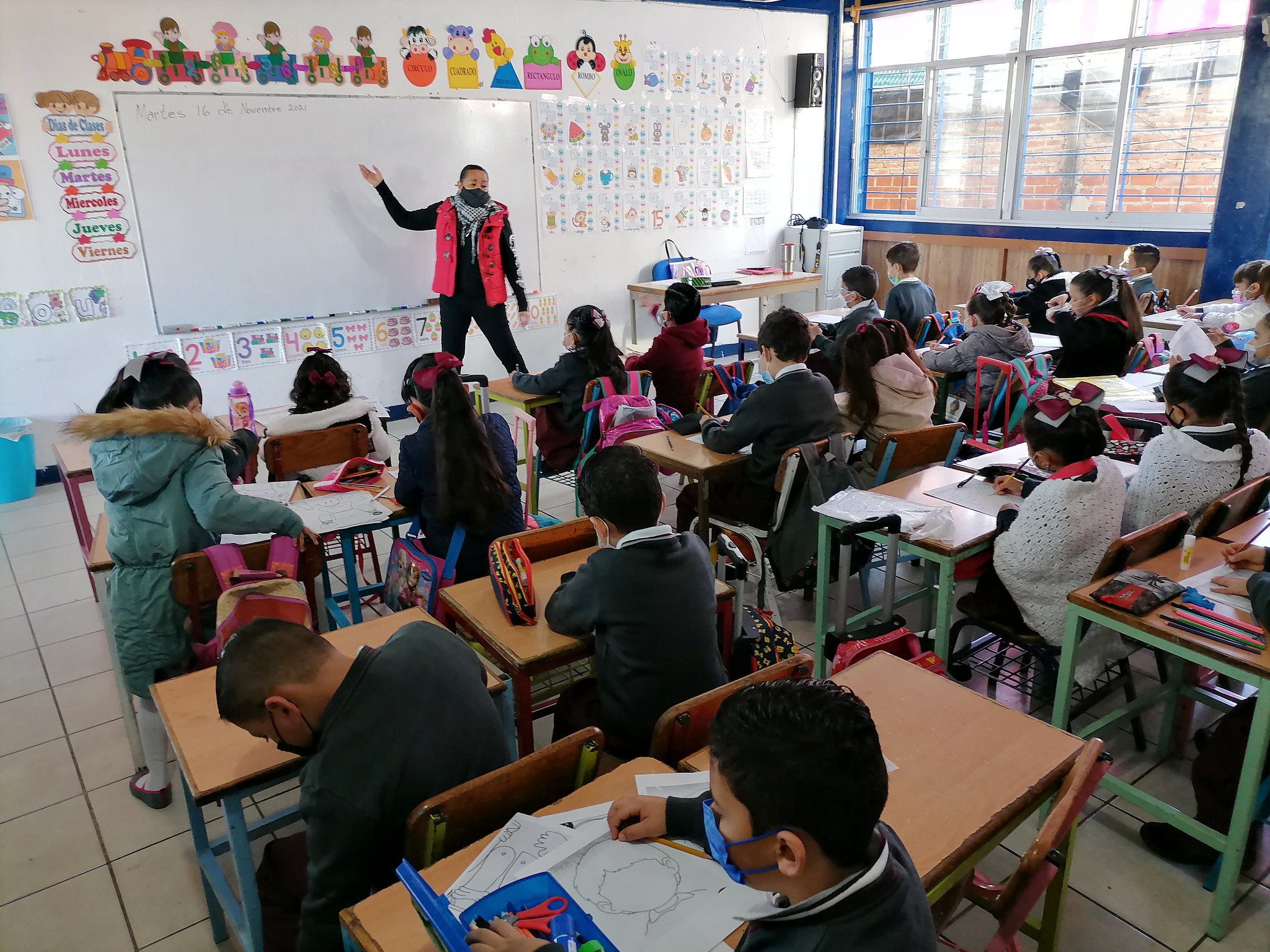 Esto gana mensualmente un maestro de español mexicano Esto gana mensualmente un maestro de español mexicano