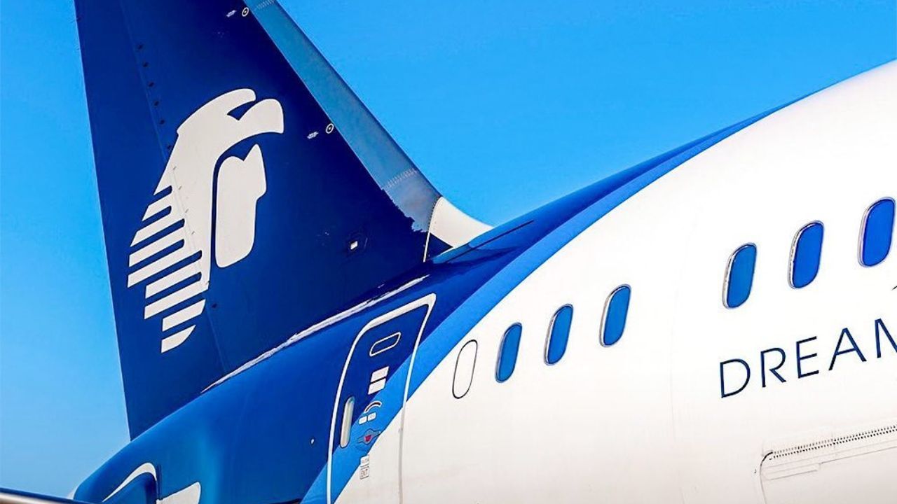 Sobrecargos de Aeroméxico avalan contrato colectivo de trabajo