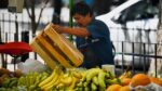 AMLO celebra avances en la reducción de la pobreza laboral en México