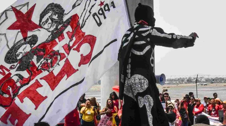 Sección 9 de la CNTE consigue aumento salarial del 13% tras plantón y protestas Sección 9 de la CNTE consigue aumento salarial del 13% tras plantón y protestas