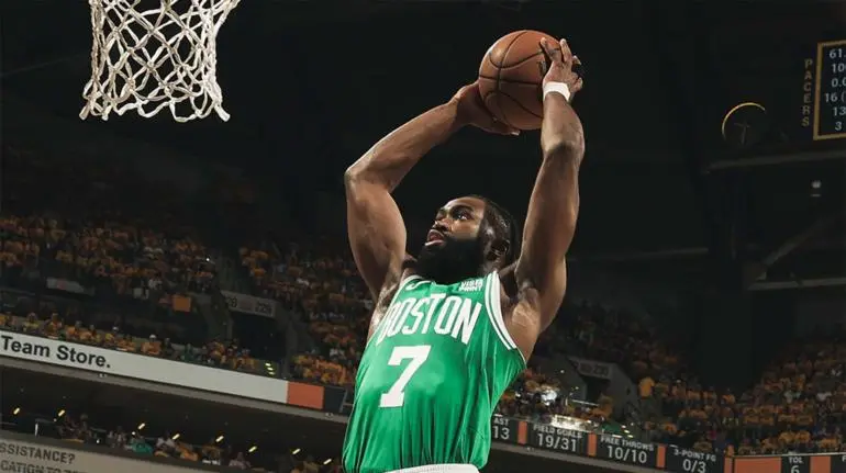 Celtics remontan y se ponen a un paso de las finales de la NBA Celtics remontan y se ponen a un paso de las finales de la NBA