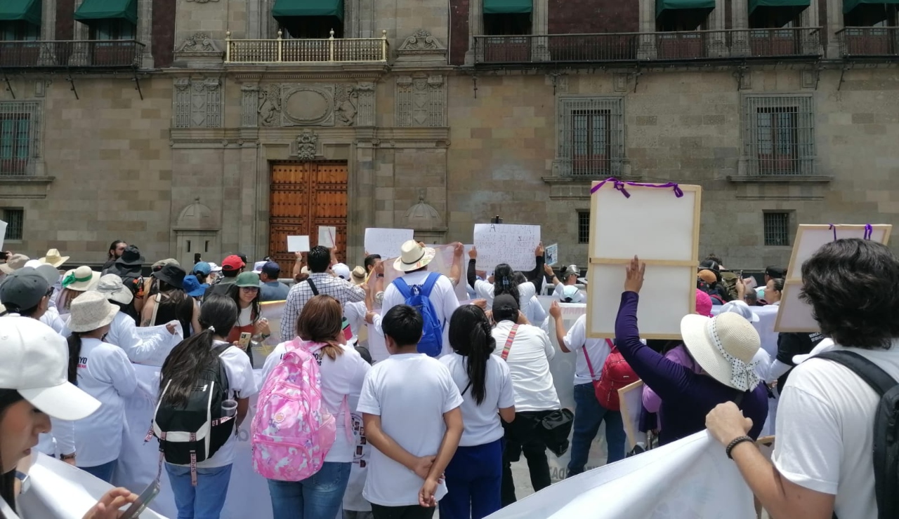 “Nosotras no tenemos nada que celebrar”: Madres Buscadoras en el Zócalo “Nosotras no tenemos nada que celebrar”: Madres Buscadoras en el Zócalo