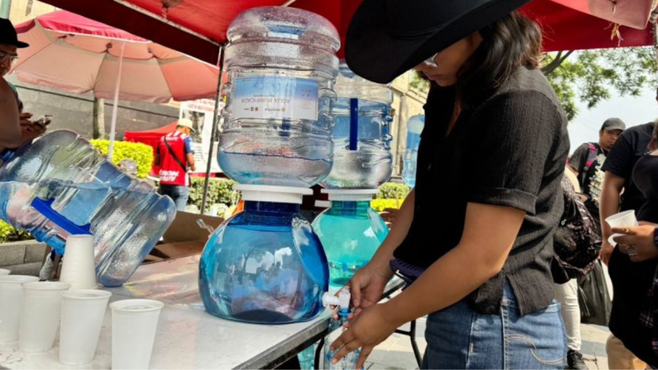 Colocan puntos de hidratación en el Centro de CDMX por calor extremo Colocan puntos de hidratación en el Centro de CDMX por calor extremo
