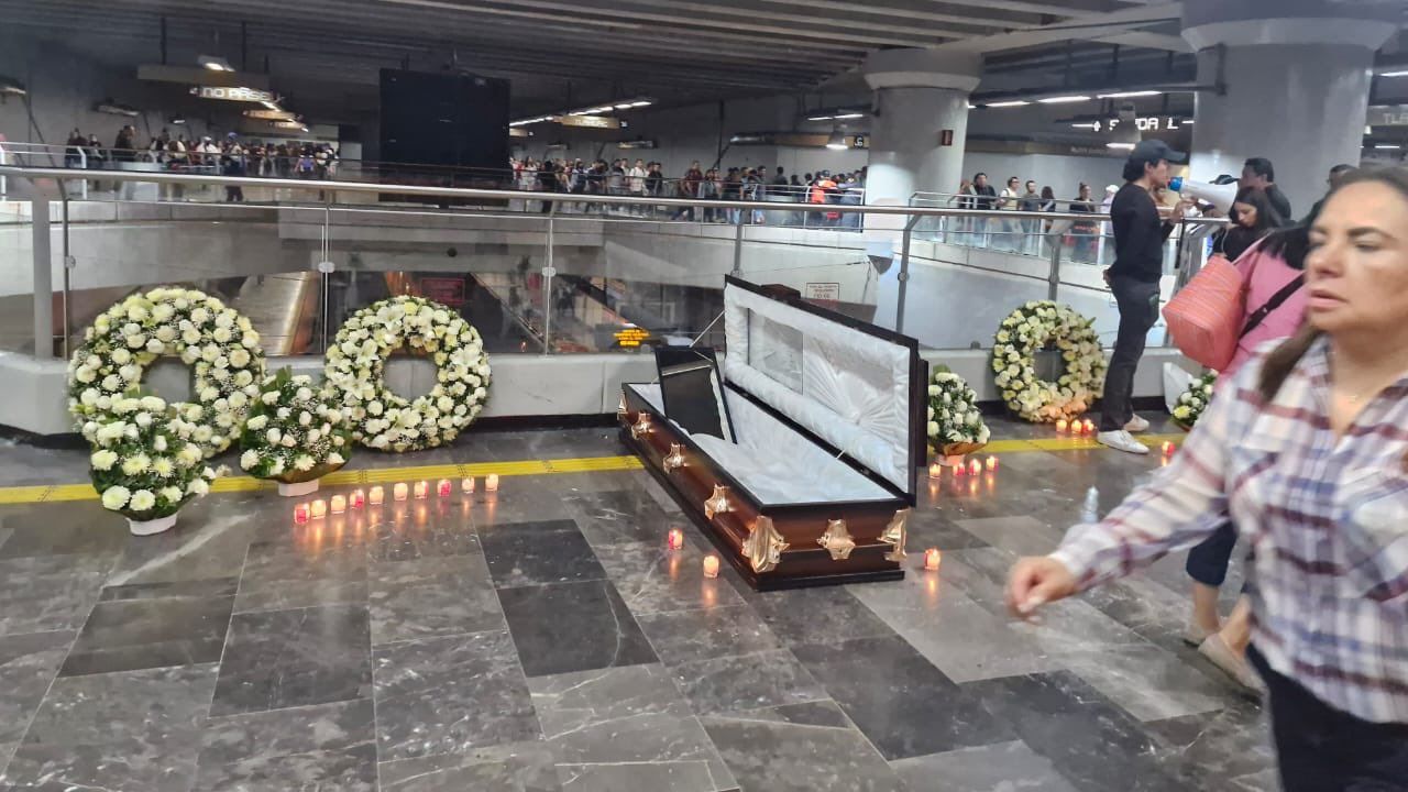 A tres años del colapso de la Línea 12, exigen justicia en estación Mixcoac A tres años del colapso de la Línea 12, exigen justicia en estación Mixcoac