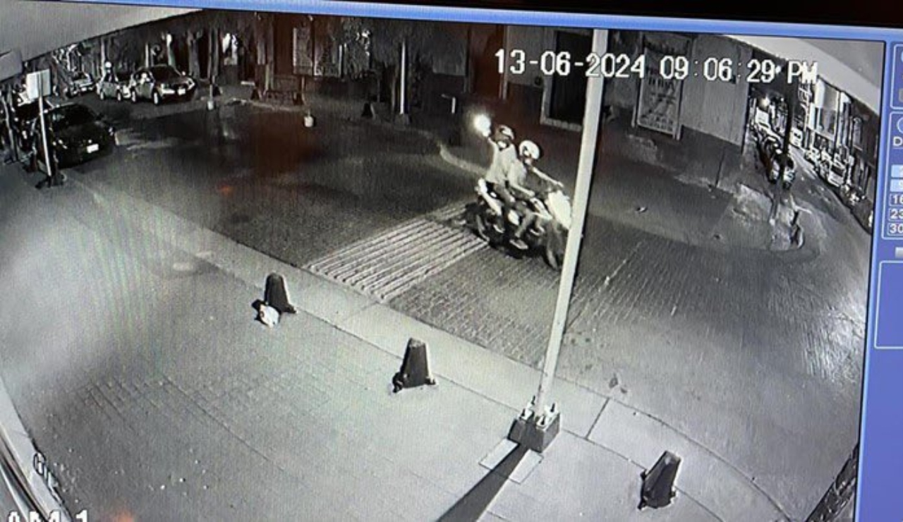 Balean oficinas del diario Adiscusión en Culiacán