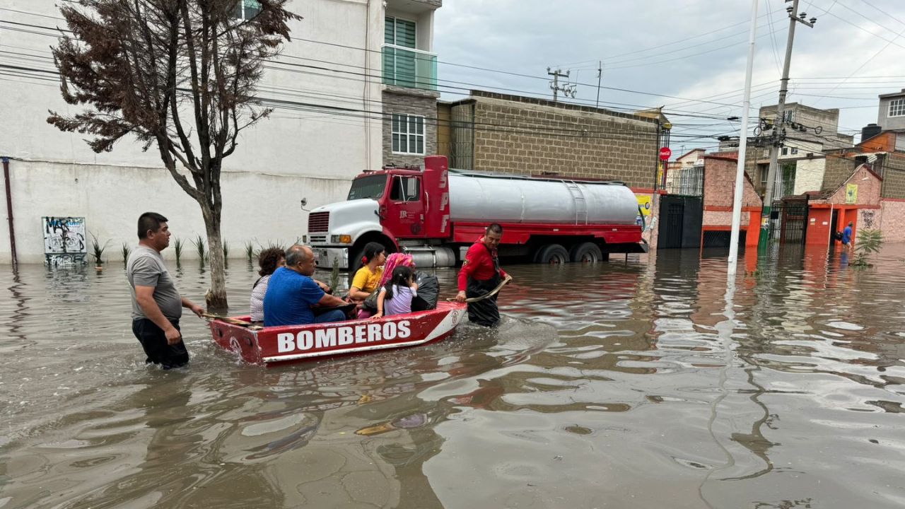 Inundación por canal desbordado afecta más de 400 casas en Rancho San Blas Inundación por canal desbordado afecta más de 400 casas en Rancho San Blas