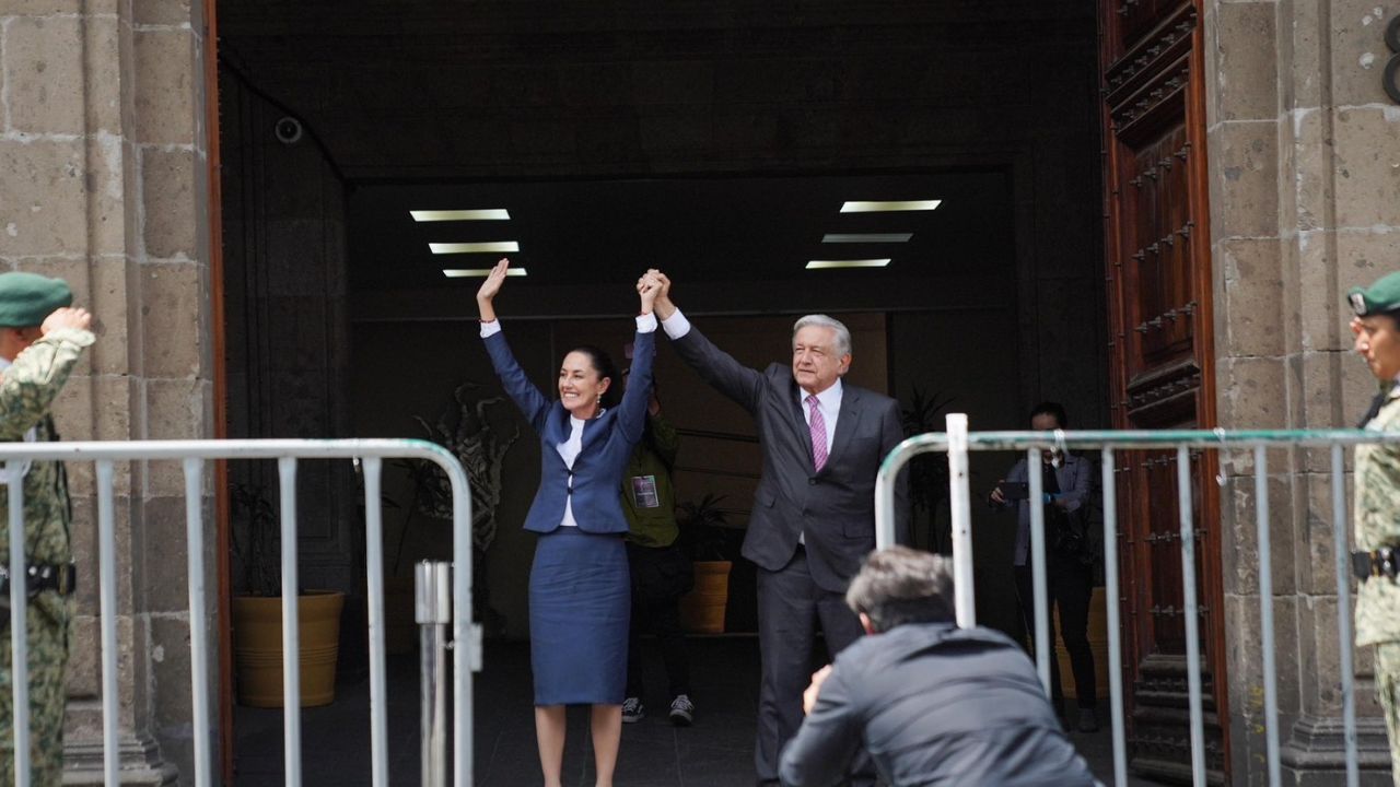 Claudia Sheinbaum y AMLO se reúnen en Palacio Nacional tras triunfo electoral Claudia Sheinbaum y AMLO se reúnen en Palacio Nacional tras triunfo electoral