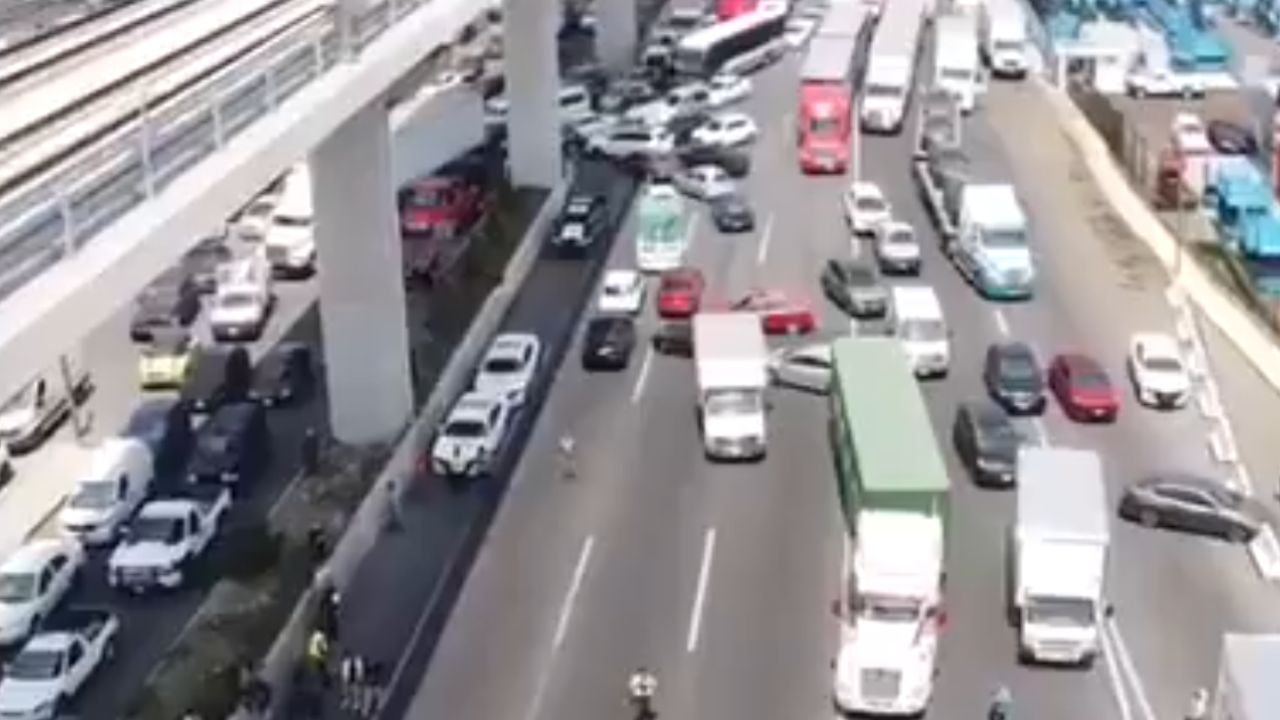 Bloquean carretera México-Toluca; exigen repetir elecciones en Ocoyoacac Bloquean carretera México-Toluca; exigen repetir elecciones en Ocoyoacac