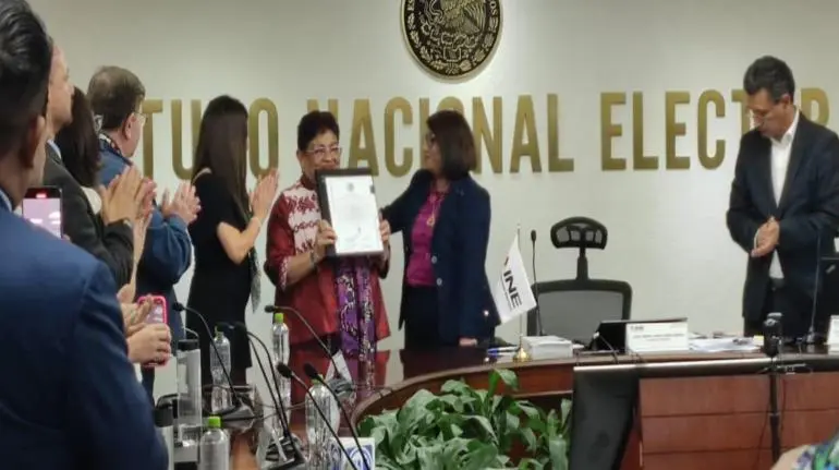 Omar García Harfuch y Ernestina Godoy reciben constancia como senadores electos por la CDMX Omar García Harfuch y Ernestina Godoy reciben constancia como senadores electos por la CDMX