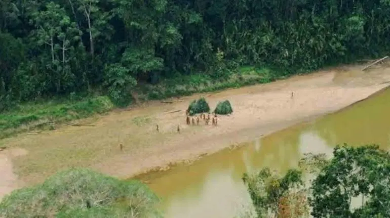 Perú activa protocolo de actuación tras avistamiento de un pueblo indígena en aislamiento Perú activa protocolo de actuación tras avistamiento de un pueblo indígena en aislamiento