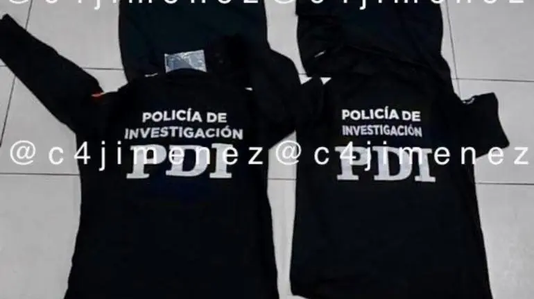 Detienen a mujer por venta ilegal de uniformes de la Fiscalía en el metro Detienen a mujer por venta ilegal de uniformes de la Fiscalía en el metro