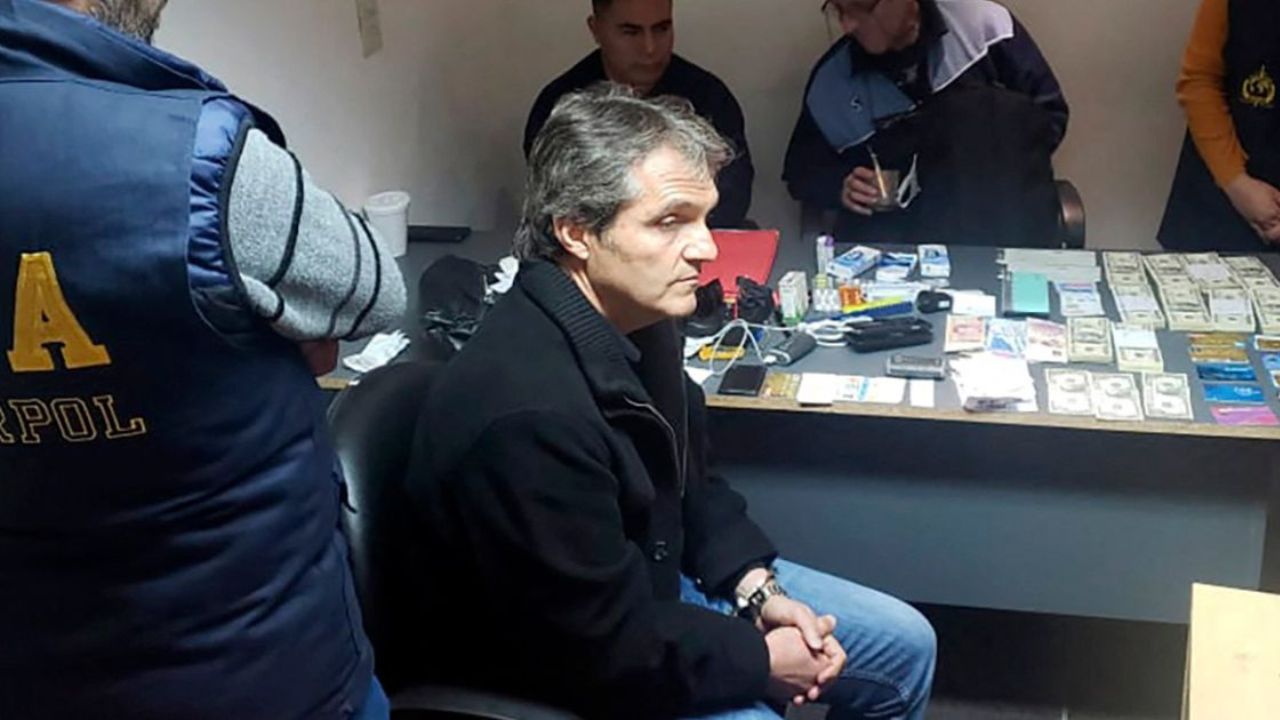 Carlos Ahumada pisa suelo mexicano procedente de Argentina Carlos Ahumada pisa suelo mexicano procedente de Argentina