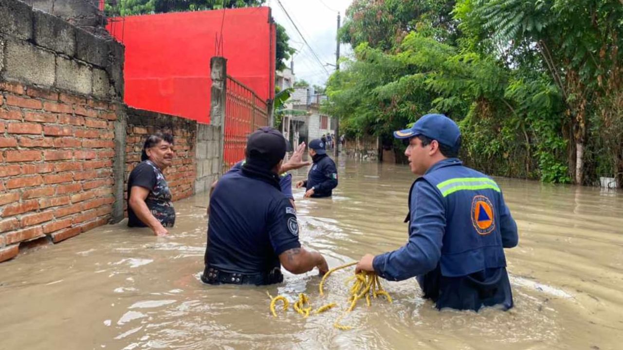 Por desbordamiento de Río Cazones, evacuan zona en Poza Rica
