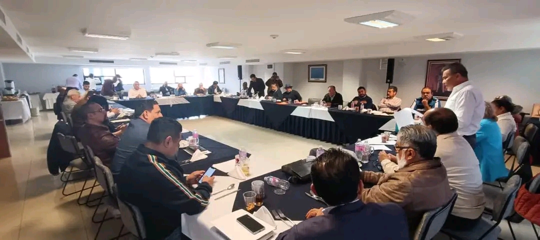 Maestros cierran filas y van por consolidar democracia interna del SNTE Maestros cierran filas y van por consolidar democracia interna del SNTE