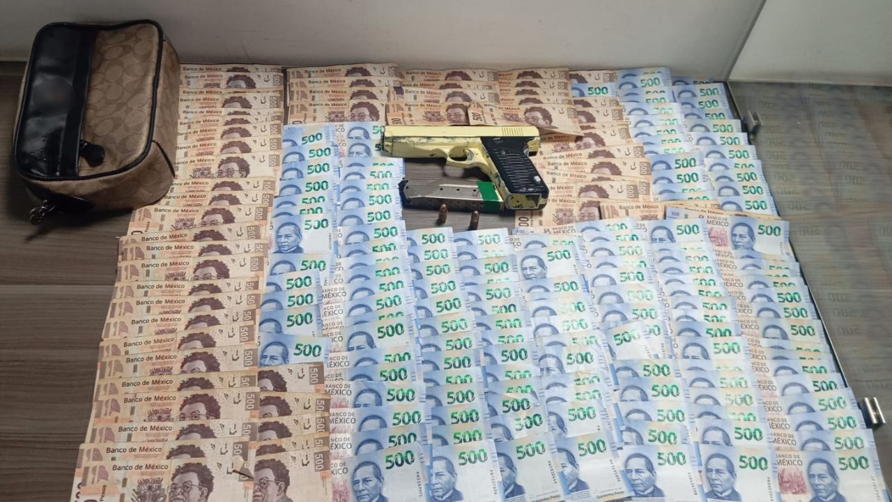 Policías recuperan 100 mil pesos de joven que asaltaron en Álvaro Obregón Policías recuperan 100 mil pesos de joven que asaltaron en Álvaro Obregón