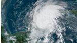‘Beryl’ se debilita más y continúa por Yucatán como tormenta tropical
