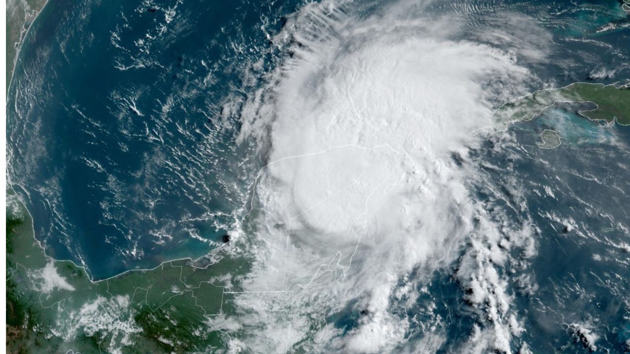 ‘Beryl’ se debilita más y continúa por Yucatán como tormenta tropical ‘Beryl’ se debilita más y continúa por Yucatán como tormenta tropical