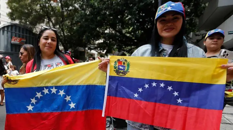 Cientos de venezolanos residentes en CDMX votan en la embajada Cientos de venezolanos residentes en CDMX votan en la embajada