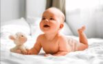 “Cuando la vida te juega sucio”, WaterWipes mantiene limpia la piel de tu bebé y la familia