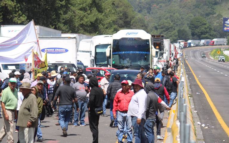 Crisis logística en la México-Puebla: El bloqueo genera un colapso en el flujo de mercancías Crisis logística en la México-Puebla: El bloqueo genera un colapso en el flujo de mercancías