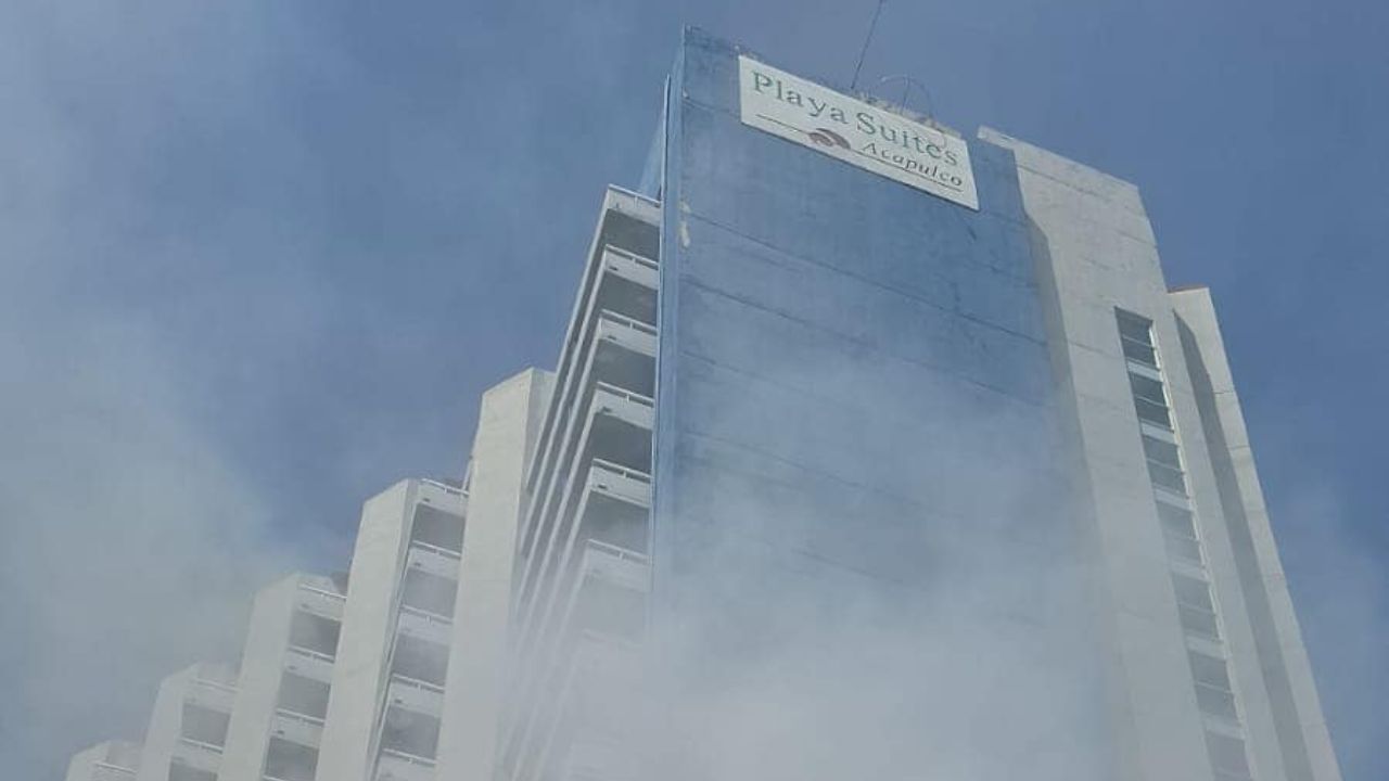 Desalojan 500 huéspedes por incendio en Hotel Playa Suite Acapulco Desalojan 500 huéspedes por incendio en Hotel Playa Suite Acapulco