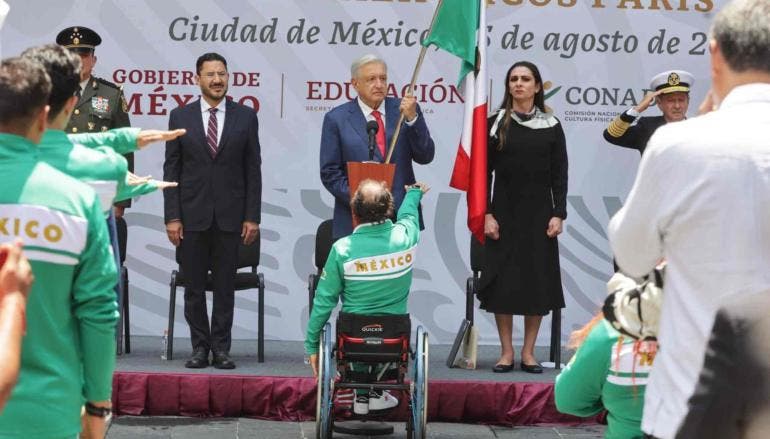 AMLO pide a atletas paralímpicos no presionarse por ganar medallas en París AMLO pide a atletas paralímpicos no presionarse por ganar medallas en París