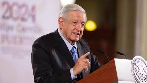 ‘Los están engañando’, López Obrador a alumnos de la UNAM por protesta a reforma judicial