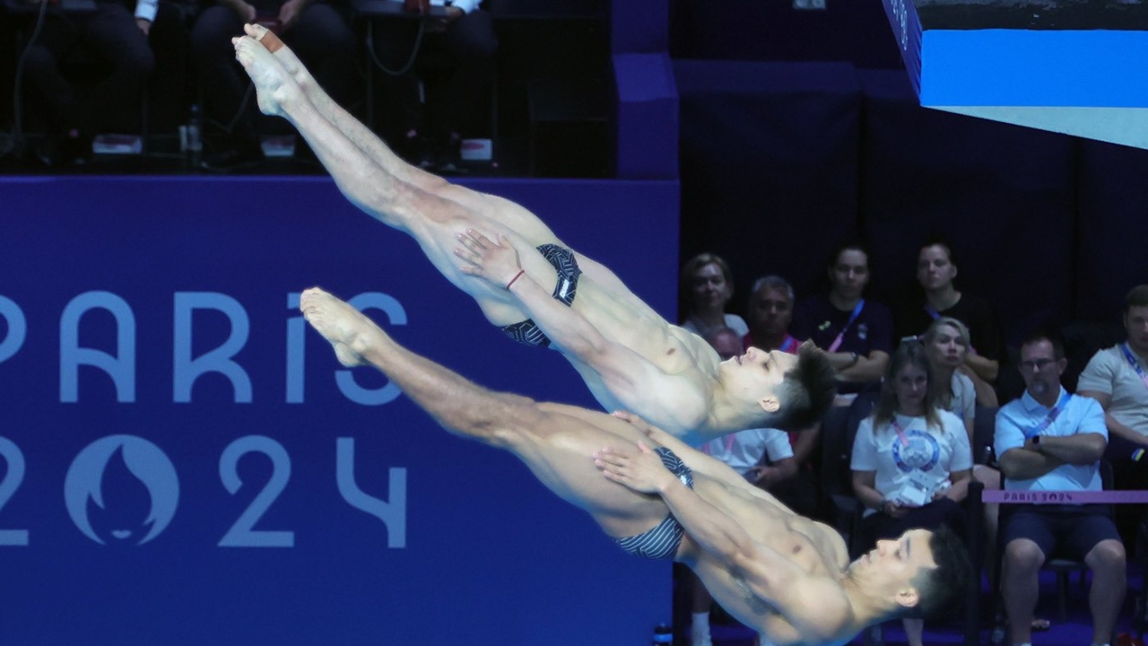 Felicita AMLO a los clavadistas Osmar Olvera y Juan Celaya por la plata en París 2024 Felicita AMLO a los clavadistas Osmar Olvera y Juan Celaya por la plata en París 2024