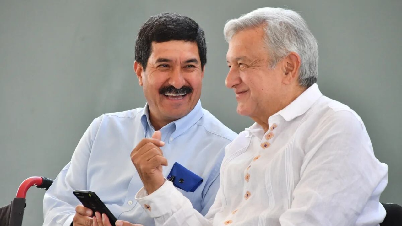 AMLO califica como venganza política el intento de detención de Javier Corral AMLO califica como venganza política el intento de detención de Javier Corral